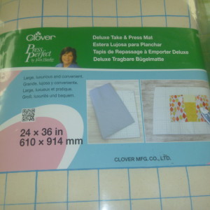P1000989 Clover take and Press Mat (knit block)
