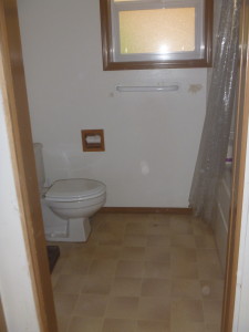 P1020061 old bathroom