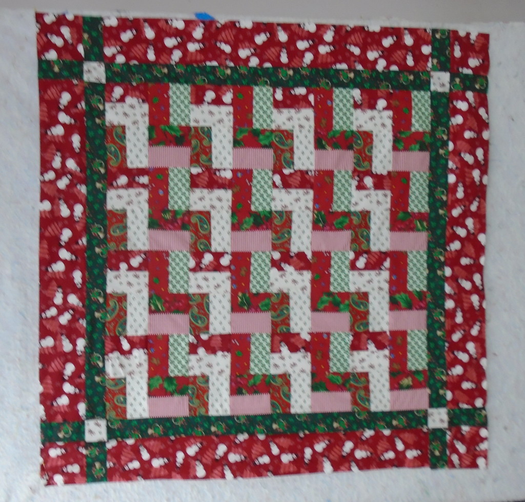 DSC00125 Christmas baby quilt